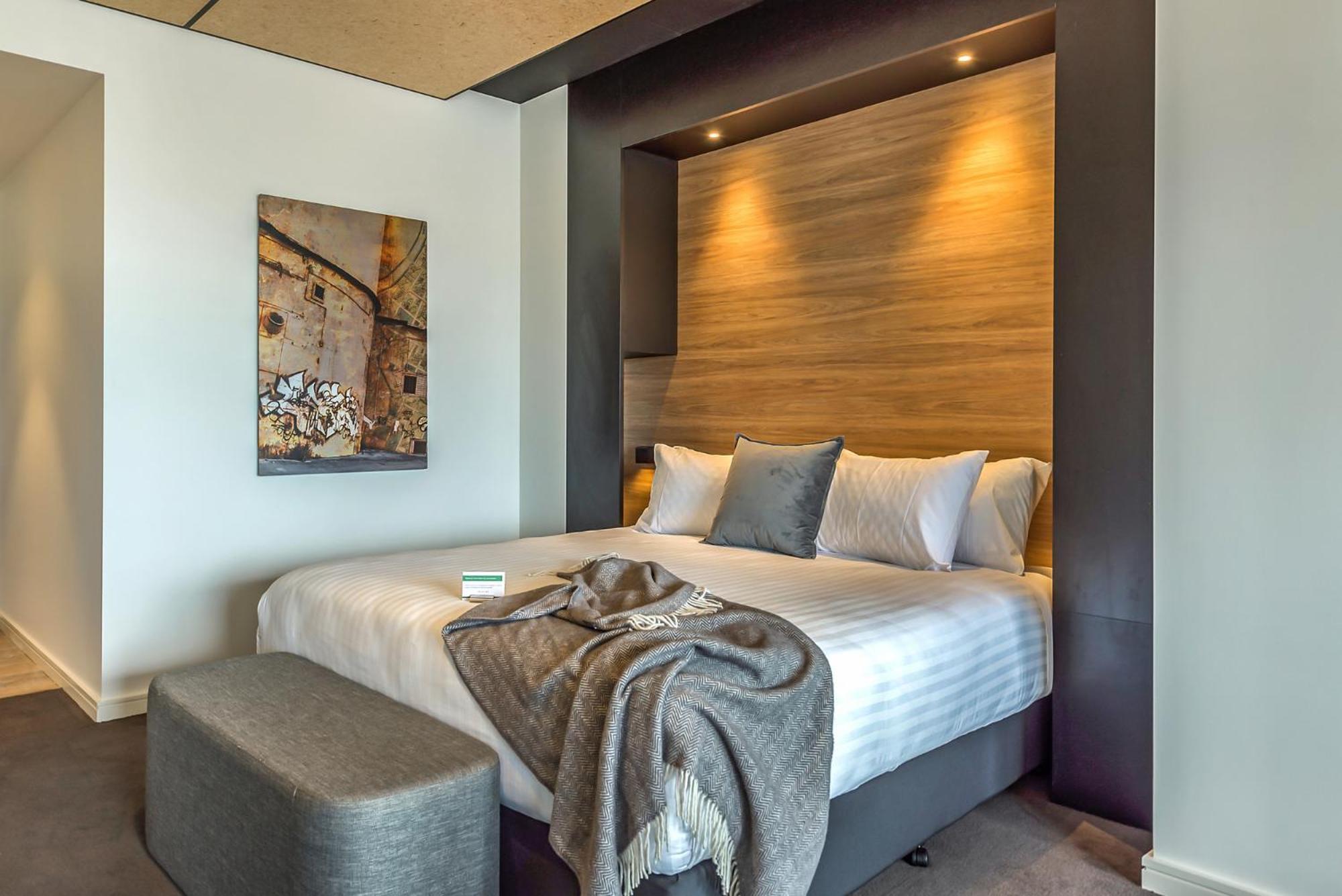 派珀希洛酒店 朗塞斯顿 外观 照片 A bedroom at the hotel