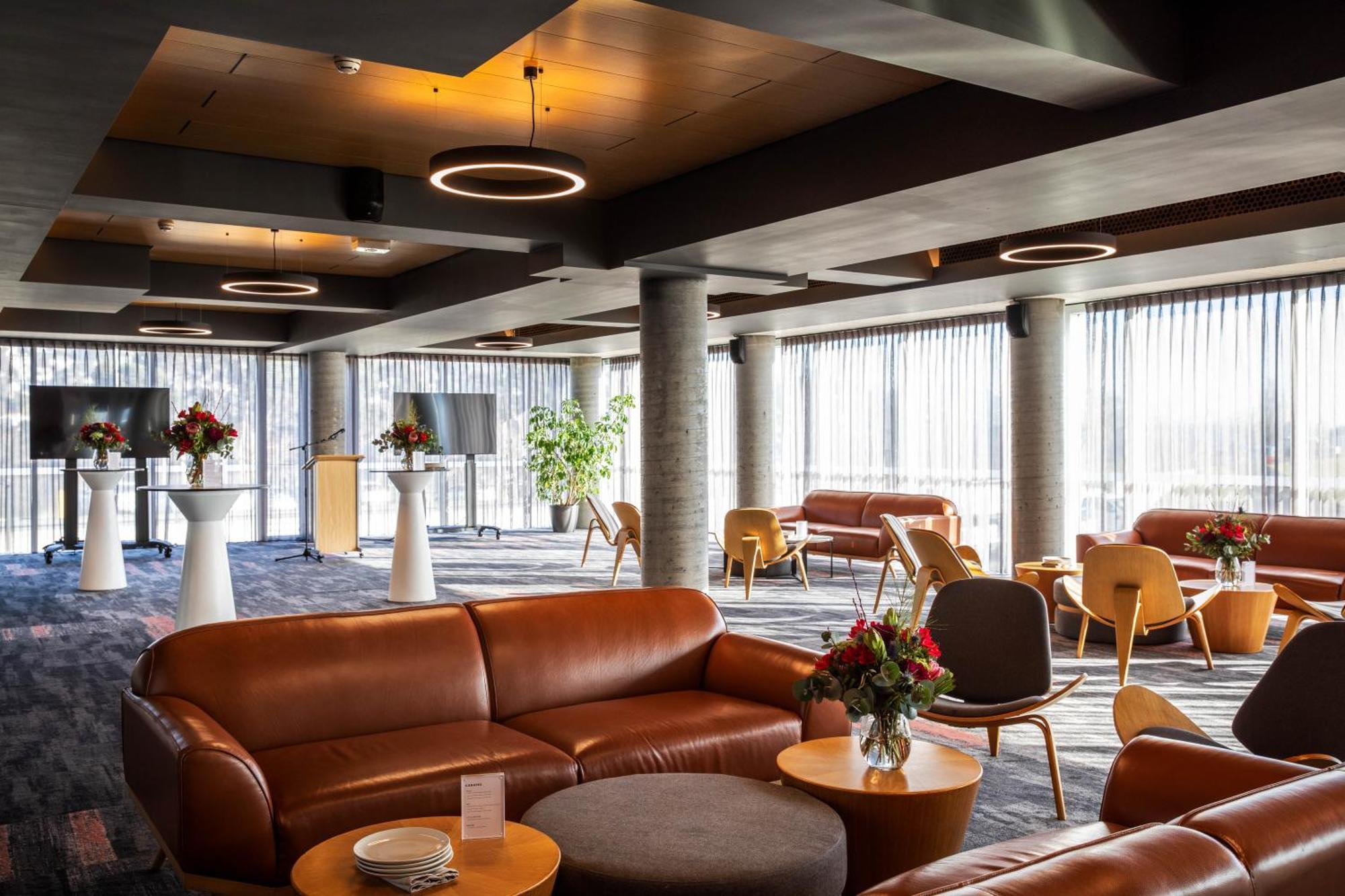 派珀希洛酒店 朗塞斯顿 外观 照片 The lounge at the airport