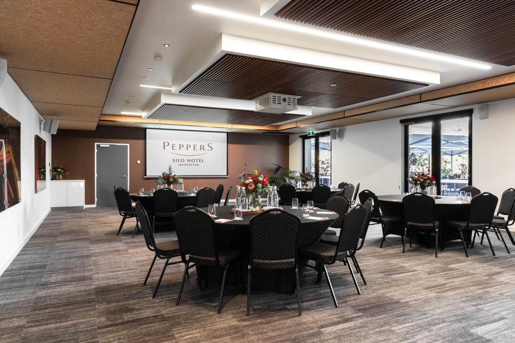 派珀希洛酒店 朗塞斯顿 外观 照片 The Boardroom at the Pepper Institute on the campus of Texas Tech University