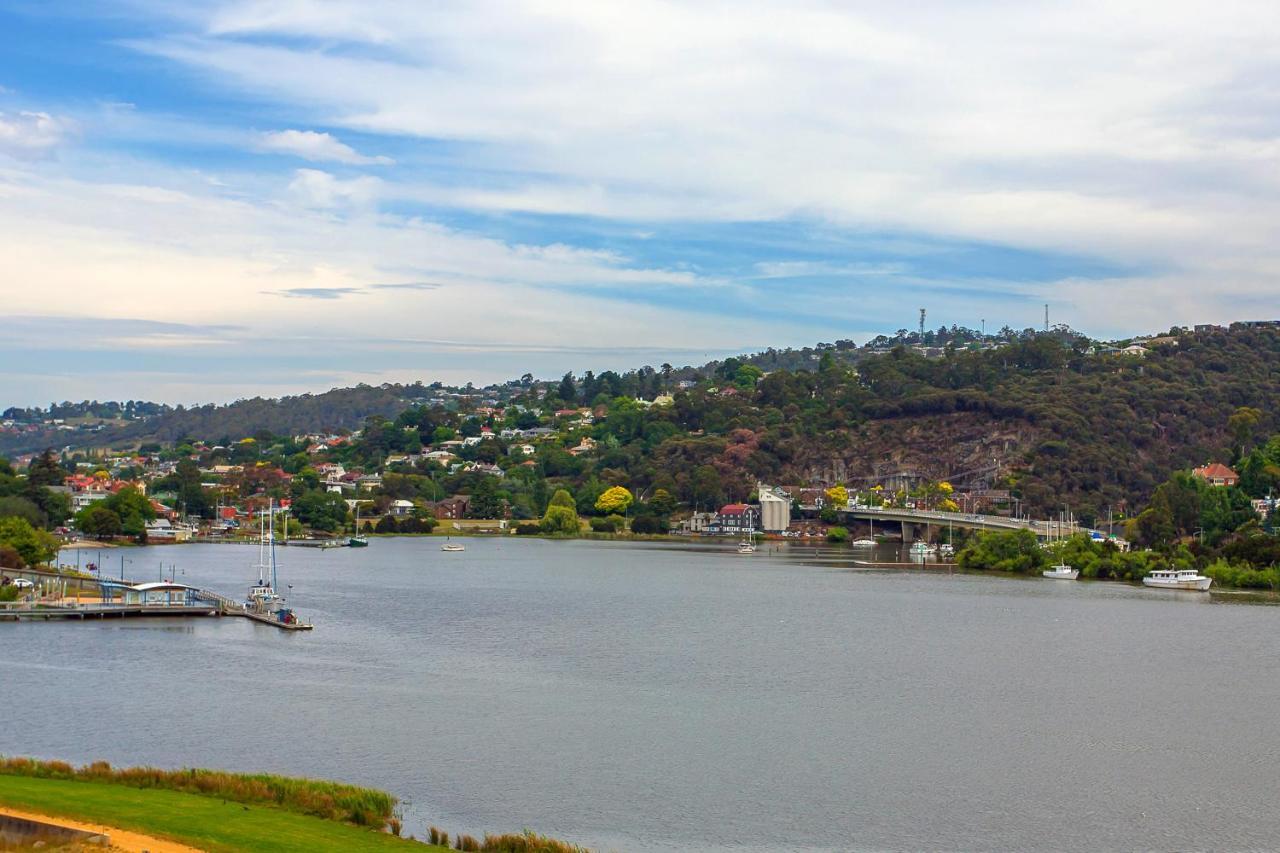 派珀希洛酒店 朗塞斯顿 客房 照片 View of the Swan River from the Perth Hills
